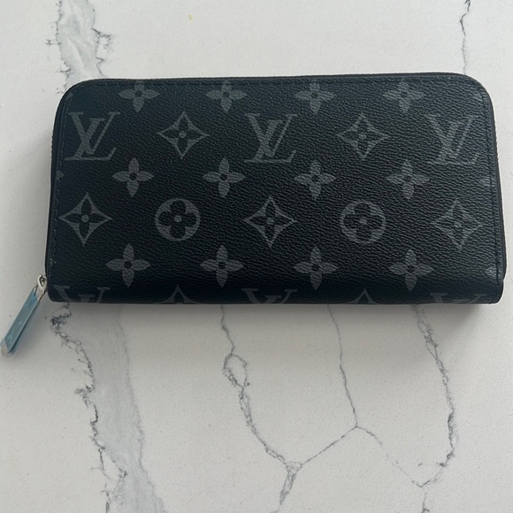 Louis Vuitton wallet - Picture 1 of 3